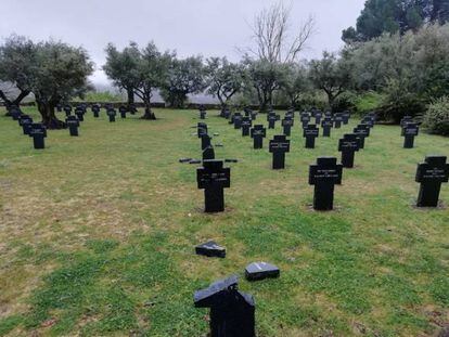 Las tumbas profanadas en el cementerio de Cuacos de Yuste, Cáceres.