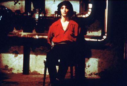 Ana Torrent en una imagen de la película 'Tesis' de Alejandro Amenábar
