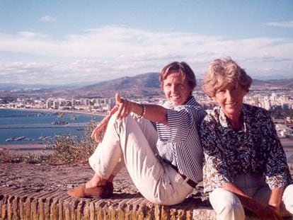 Isabel &Aacute;lvarez de Toledo y Liliane Dahlmann, en Gibraltar.