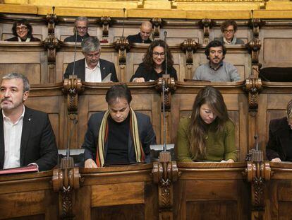 Jame Collboni (PSC) y Jaume Asens y Janet Sanz (BComú), en un momento del último Pleno.