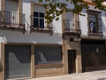 Vivienda de Utrera (Sevilla) donde se ha encontrado el cadáver de una joven de 22 años la pasada madrugada.