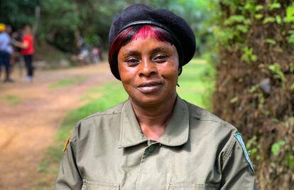 Elizabeth W. Sanwan fue la primera mujer en convertirse en guarda forestal del parque, tras 12 años como voluntaria.