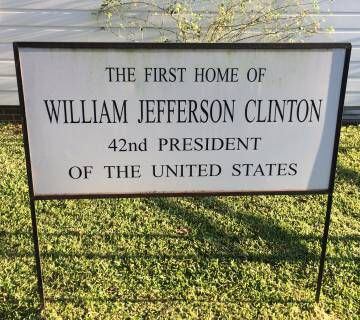 La primera casa en la que vivió el expresidente Bill Clinton.