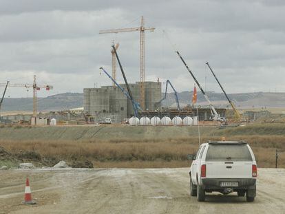 Labores de construcción en uno de los departamentos de la mina Cobre Las Cruces, en Sevilla.