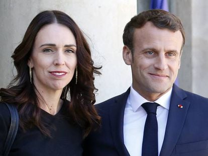 La primera ministra neozelandesa, Jacinda Arden, recibida en el Elíseo por el presidente francés, Emmanuel Macron 