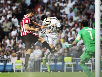 Cristiano cabecea para marcar el 1-0.