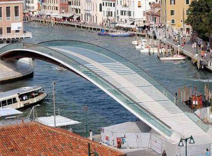 Puente sobre el Canal Grande diseñado por Santiago Calatrava.