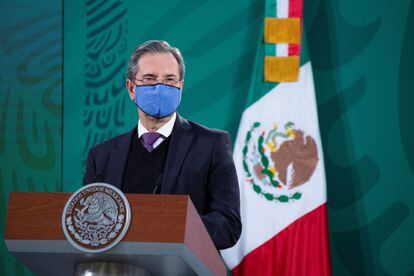 Esteban Moctezuma, en una rueda de prensa en Palacio Nacional durante su etapa como secretario de Educación.