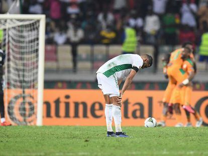 Mahrez reacciona tras el cuatro gol de Costa de Marfil ante Argelia.