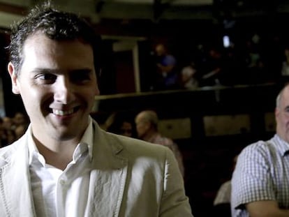 Albert Rivera, en Madrid, ante Carlos Gorriar&aacute;n, de UPyD. 