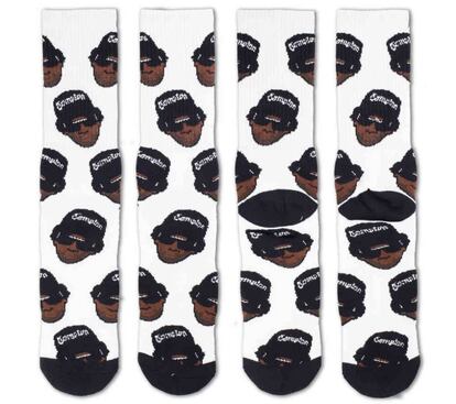 Si el rap de ahora no te convence y dices que es no es de verdad... déjalo bien claro con estos calcetines. Un tributo a Eazy-E, disponible en Espacio Ananas. De los que ya no quedan.