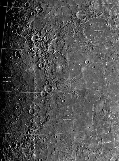 Principal accident de Mercuri, la Plana de Caloris, al voltant de la qual hi ha el cràter March. Imatge obtinguda a partir de fotografies de la nau Mariner 10 fetes els anys 1974 i 1975.