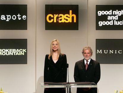 Mira Sorvino y Sid Ganis anunciaban los nominados a los Oscar 2006 el 31 de enero de ese año, en el Samuel Goldwyn Theater de Los Ángeles.