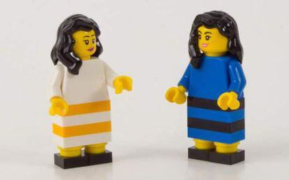 Dos Lego con las dos combinaciones de ver el vestido.