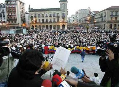 Lectura del manifiesto en la concentración celebrada en Pamplona.