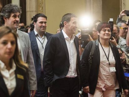 Arnaldo Otegi en su visita al Parlamento de Cataluña este miércoles.