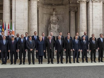 Fotograf&iacute;a de familia de los jefes de Estado o de Gobierno de los 27 pa&iacute;ses de la UE, sin Reino Unido, en el 60 aniversario del Tratados de Roma.