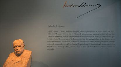 Un bust i un text sobre Teodor Llorente en l'exposició que li ha dedicat el Museu Valencià de la Il.lustració i de la Modernitat