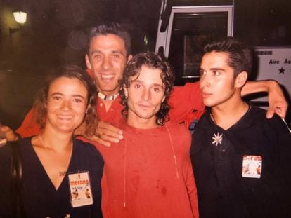 De izquierda a derecha, Sonia Vellón Suárez, Javier Adrados, Nacho Cano y Mario Vaquerizo, tras un concierto de Mecano en Las Ventas en 1992.