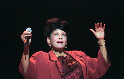 Omara Portuondo durante una presentación en Ámsterdam, en 2001.