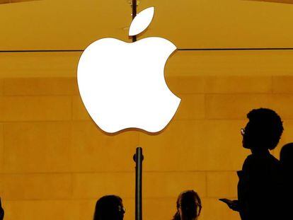 Apple sigue cayendo en Bolsa ante los los recortes de producción de sus últimos iPhone