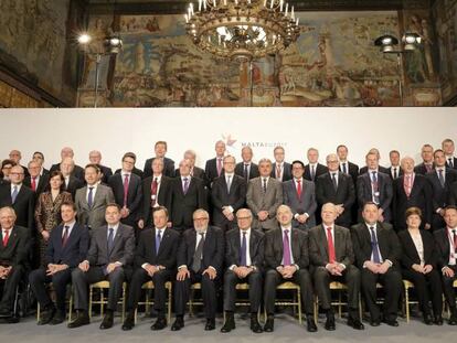 Fotograf&iacute;a de familia de los ministros de Ecofin en el Palacio del Gran Maestre en La Valeta