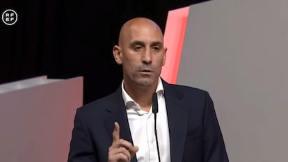 El presidente de la Real Federación Española de Fútbol, Luis Rubiales, durante su intervención en la Asamblea General de dicho organismo en la que ha anunciado que no dimitirá de su cargo.