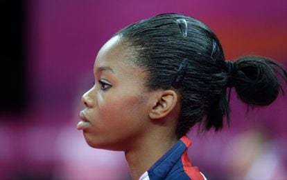 Con 16 años, la gimnasta estadounidense Gabrielle Douglas no se podía creer que su gesta olímpica de dos oros fuera menos comentada en Twitter que su pelo, supuestamente poco arreglado