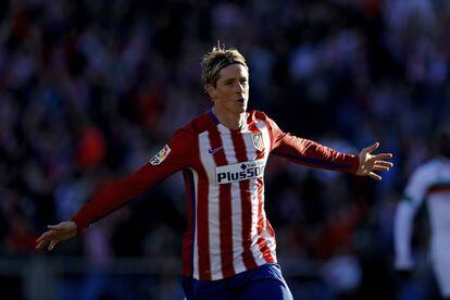Fernando Torres celebra un gol al Granada.