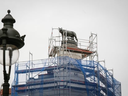 La loba capitolina que corona desde hace unos días el antiguo hotel Roma de Madrid, de donde se retiró tras la Guerra Civil.