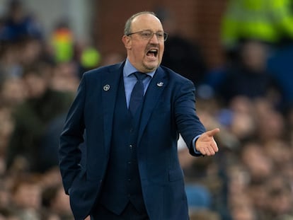 Rafa Benítez, durante un partido como entrenador de Everton, último club al que ha dirigido.