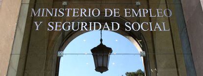 Fachada de la sede principal del Ministerio de Empleo y Seguridad Social en Madrid.