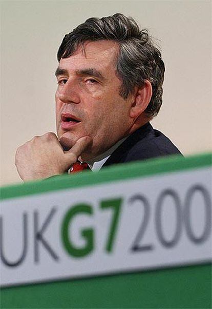 El ministro británico de Economía y anfitrión de la reunión del G-7, Gordon Brown, durante la rueda de prensa.
