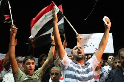 Jordanos y sirios se manifiestan en contra de Bachar el Asad.