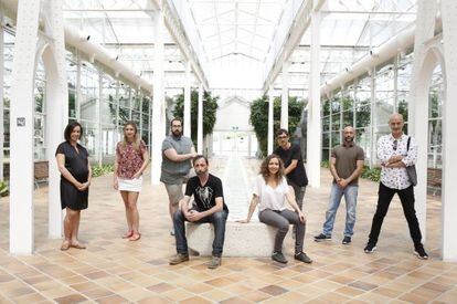 De izquierda a derecha, Fefa Noia, Viveka Rytzner, Alberto Velasco, Jorge Muñoz, Marta Betriu, Jorge Basanta, Makram Chebli y Salva Bolta, actores y directores de compañías que presentarán sus proyectos en Frinje 15, en el Matadero de Madrid.
