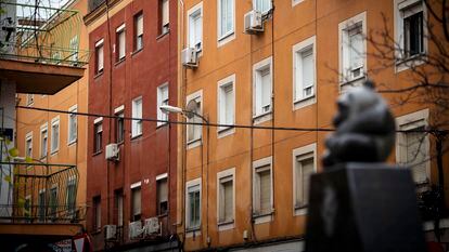 Viviendas de edificación antigua en un barrio de Madrid.