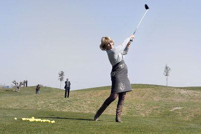 Esperanza Aguirre, inaugurando ayer el nuevo complejo deportivo El Encín, en Alcalá de Henares.