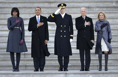 Los matrimonios Obama y Biden, en la parada militar a las puertas de El Capitolio.