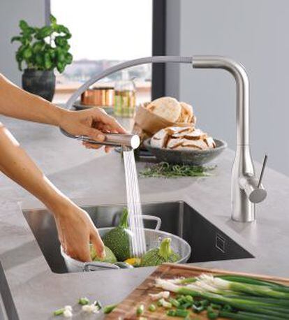 Grifo de cocina con caño extraíble para máxima flexibilidad, de Grohe (319 euros).