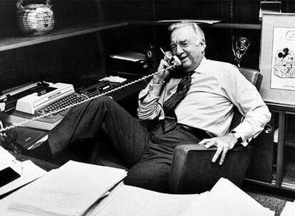 Walter Cronkite, en su despacho de la CBS, en 1981.