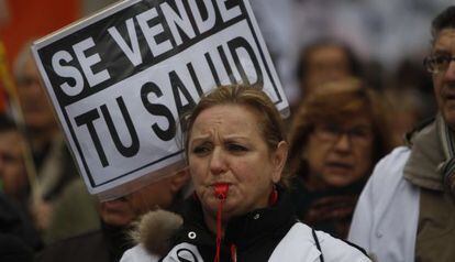 Protesta contra la privatizaci&oacute;n de la sanidad en Madrid en diciembre de 2012. 