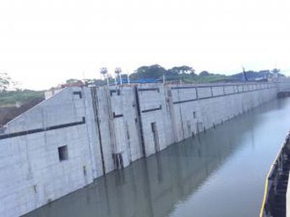 Nuevas esclusas del Canal de Panamá tras iniciar el llenado de agua.