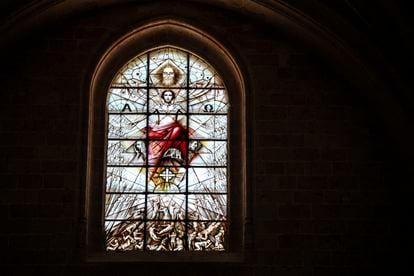 Una de las vidrieras de la catedral de Segovia de Carlos Muñoz de Pablos. 