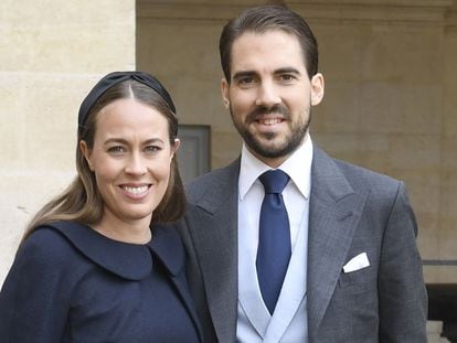 Nina Flohr y Felipe de Grecia en la boda de Jean-Christophe Napoleon Bonaparte y Olympia Arco-Zinneberg en París, en octubre de 2019.