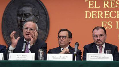 Jesús Seade, Ildefonso Guajardo y Luis Videgaray, negociadores del TMEC, en conferencia de prensa en 2018.