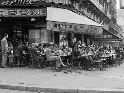 Café Le Dome, en Montparnase (París), en los años treinta.