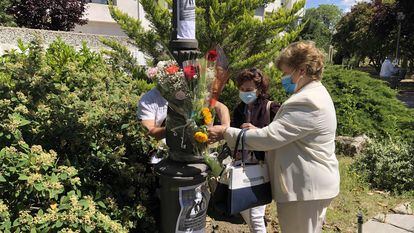 Homenaje de los familiares a los mayores muertos en la residencia de la Comunidad de Madrid en Alcorcón el 13 de junio de 2020.