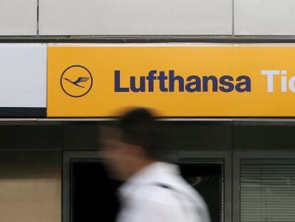 Mostrador de la compa&ntilde;&iacute;a Lufthansa en un aeropuerto. 