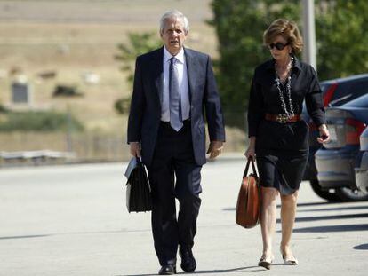 Javier Gómez de Liaño y su esposa María Dolores Márquez de Prado salen de Soto del Real la semana pasada.