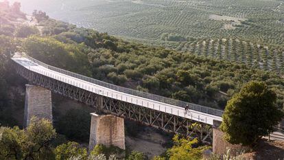El viaducto de Zuheros en la vía verde de la Subbética (Córdoba).